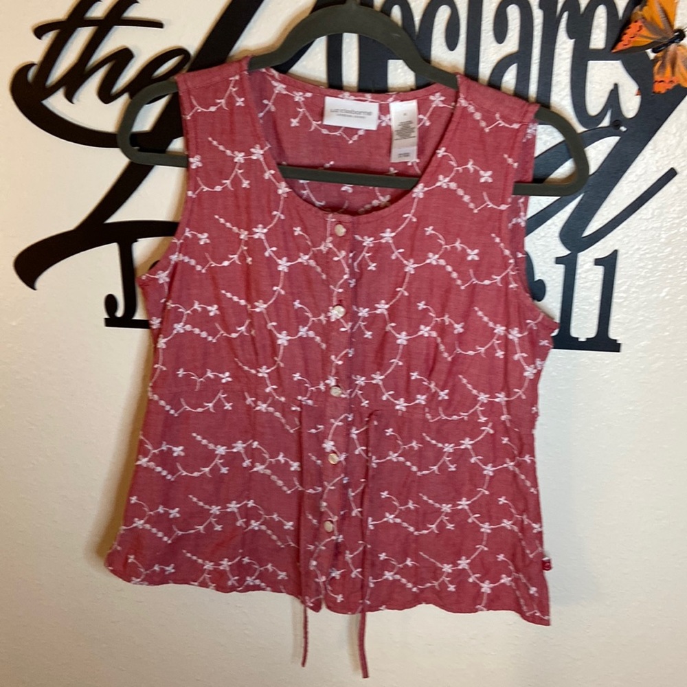 LIZ CLAIBORNE SLEEVELESS SHIRT